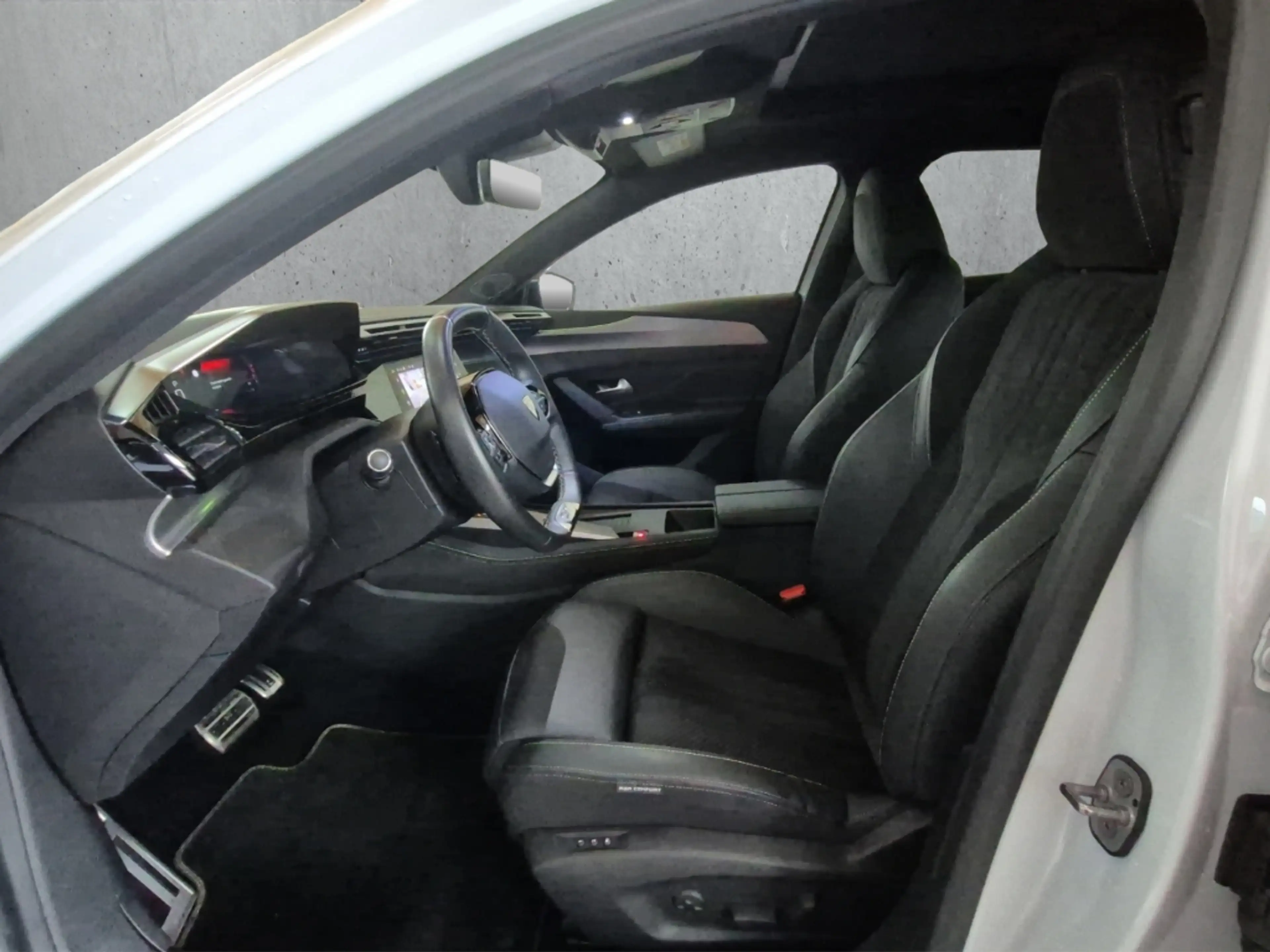 Peugeot 408 GT PT 130 EAT8 PANO LED Navi Memory Sitze 360 Kame — photo 9