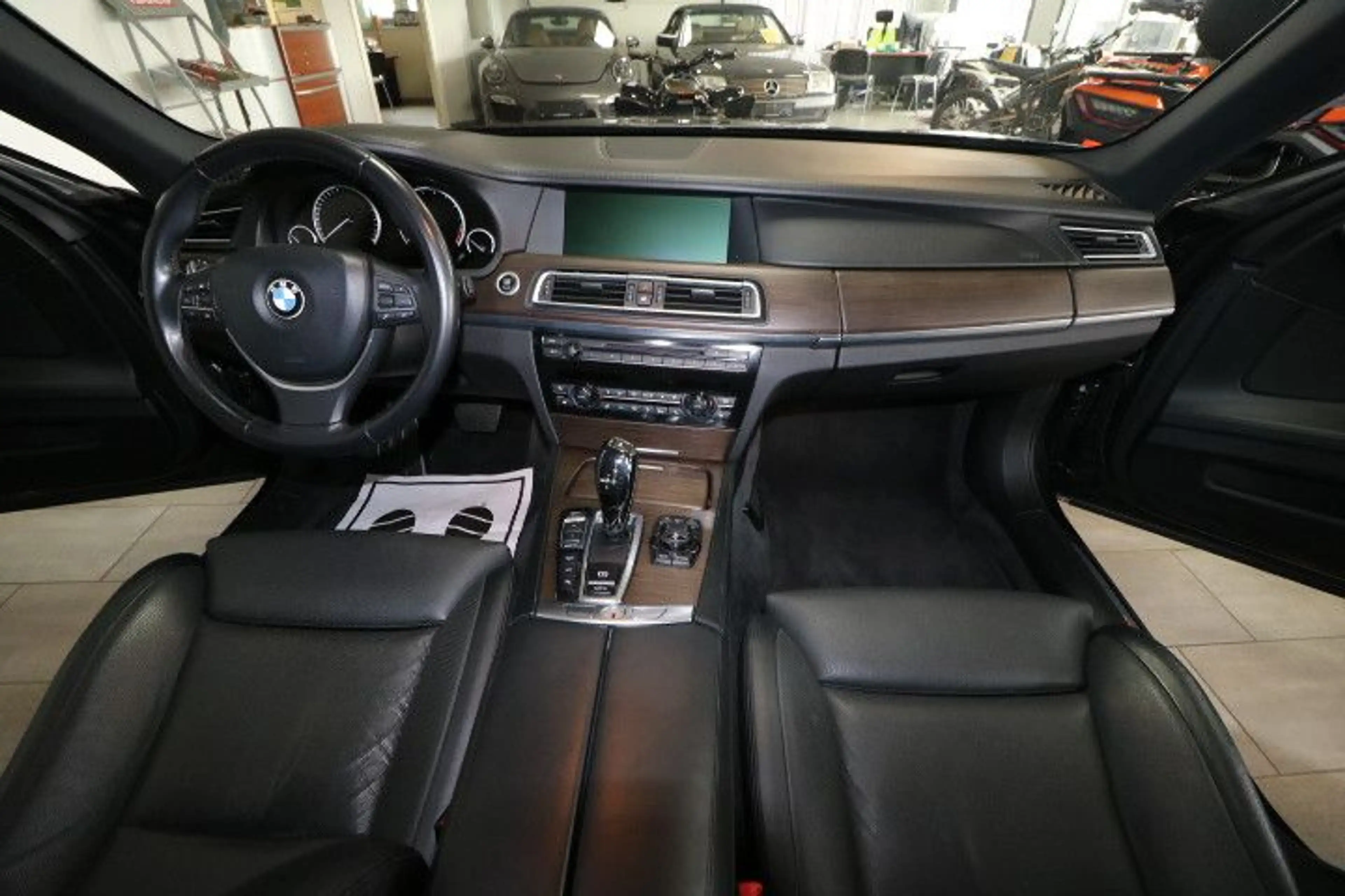 BMW 740 d xDrive Rückfahrkamera — photo 13