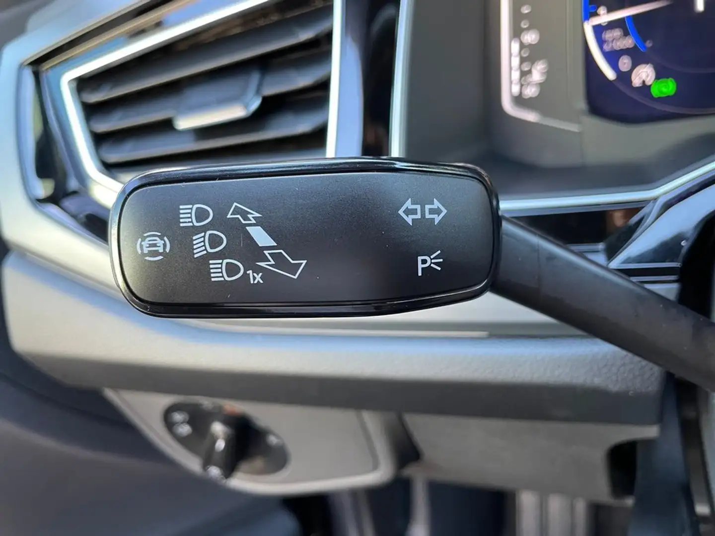 Volkswagen Taigo 1.0 TSI R-Line DSG 85kW Schwarz - 2