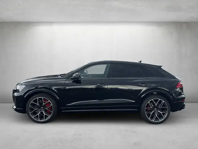 Audi RS Q8 view 2