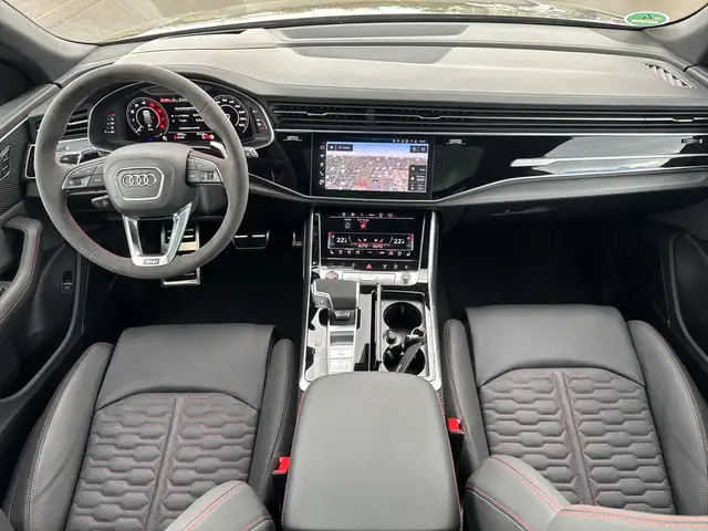 Audi RS Q8 view 9
