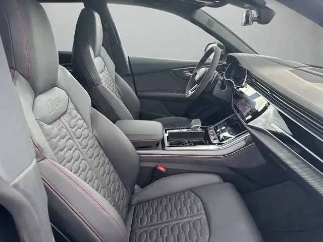 Audi RS Q8 view 13
