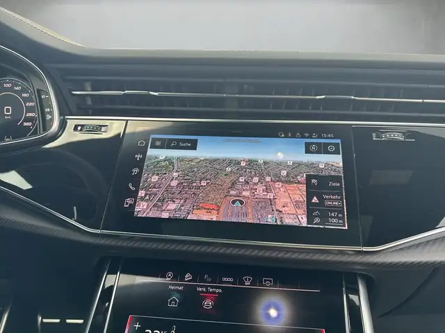 Audi RS Q8 view 10