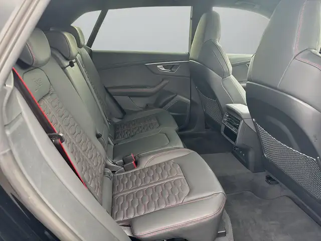 Audi RS Q8 view 12
