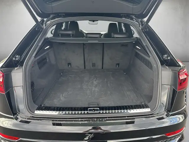Audi RS Q8 view 5