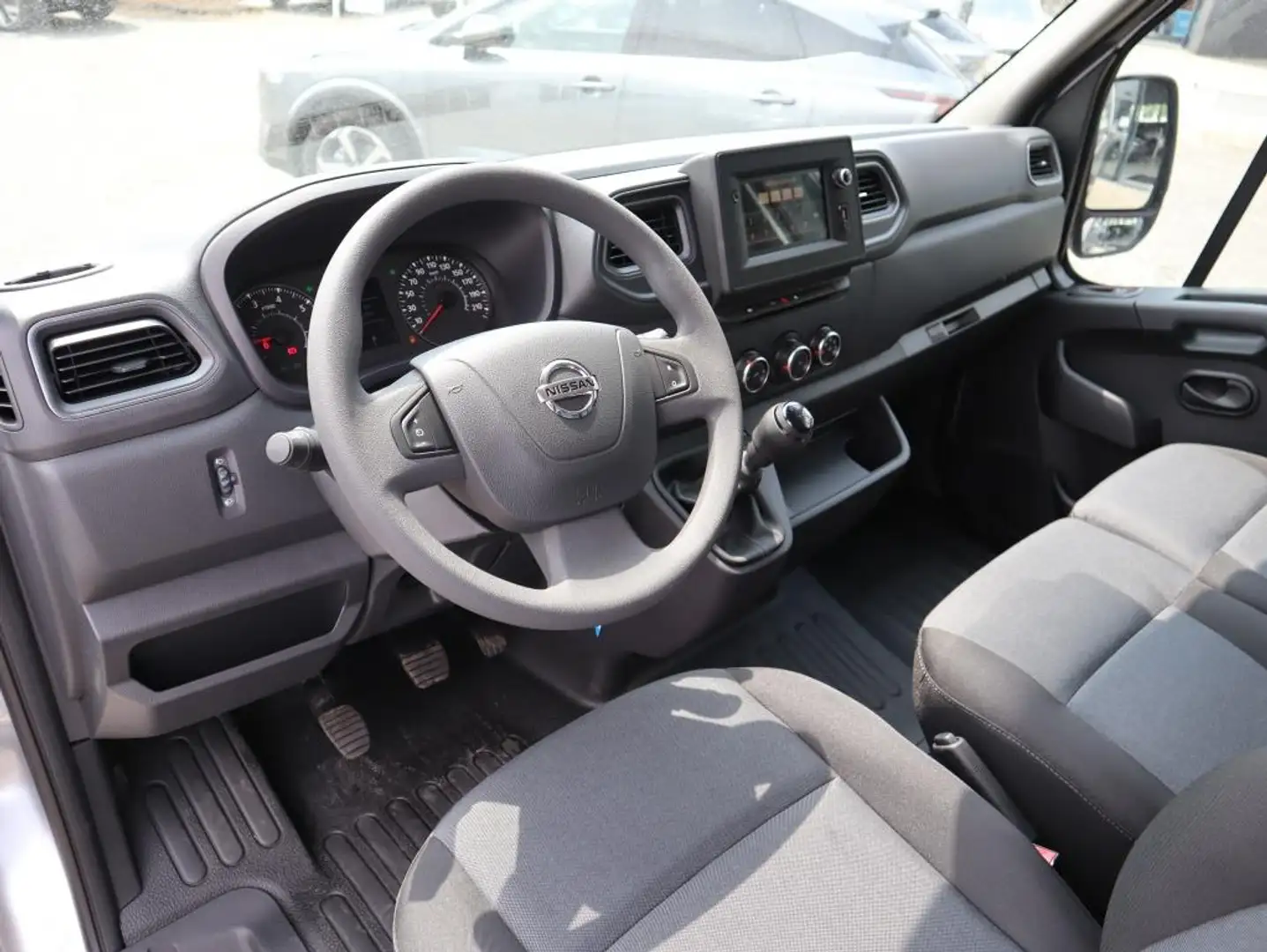 Nissan Interstar 2.3 dCi 135PK L2H2 N-Connecta / Trekhaak / Gris - 2