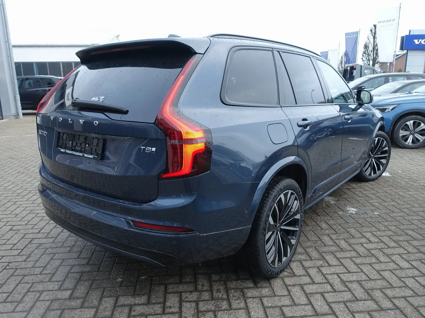Volvo XC90 Ultra Dark T8 AWD PANO/HUD/FOUR-C/B&W Blau - 2