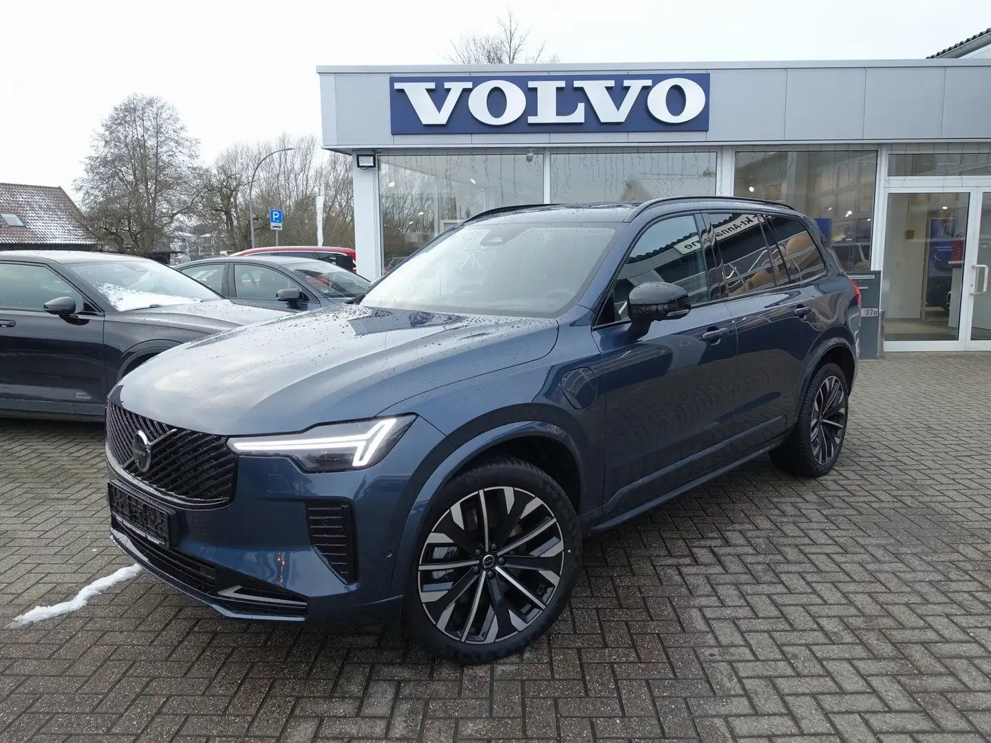 Volvo XC90 Ultra Dark T8 AWD PANO/HUD/FOUR-C/B&W Blau - 1