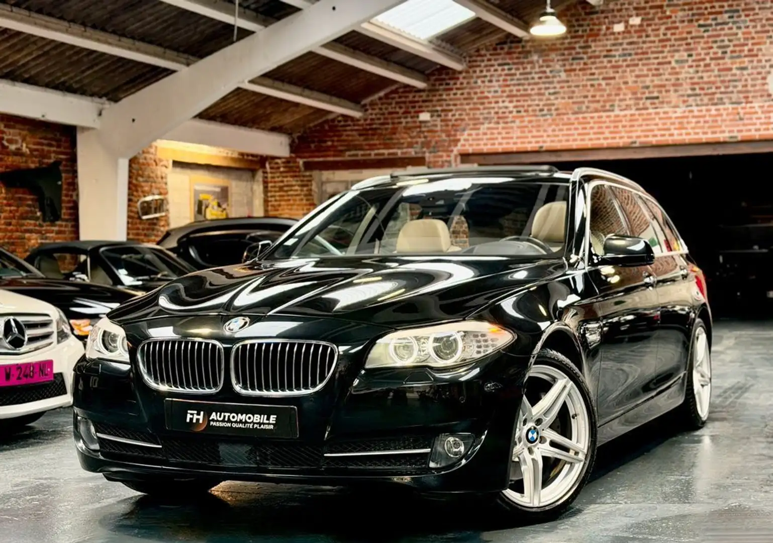 BMW 528 Touring 528i Luxe 2.0L 245 ch Toit ouvrant, Régulateur ACC & Lane assist, Volant chauffant Historique complet État except Schwarz - 1