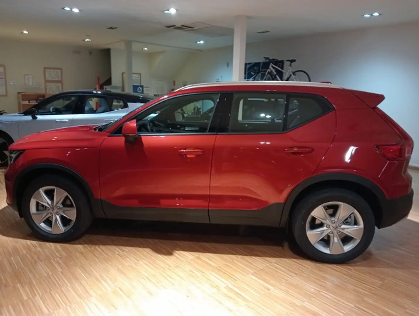 Volvo XC40 B3 Core Aut. Rot - 1