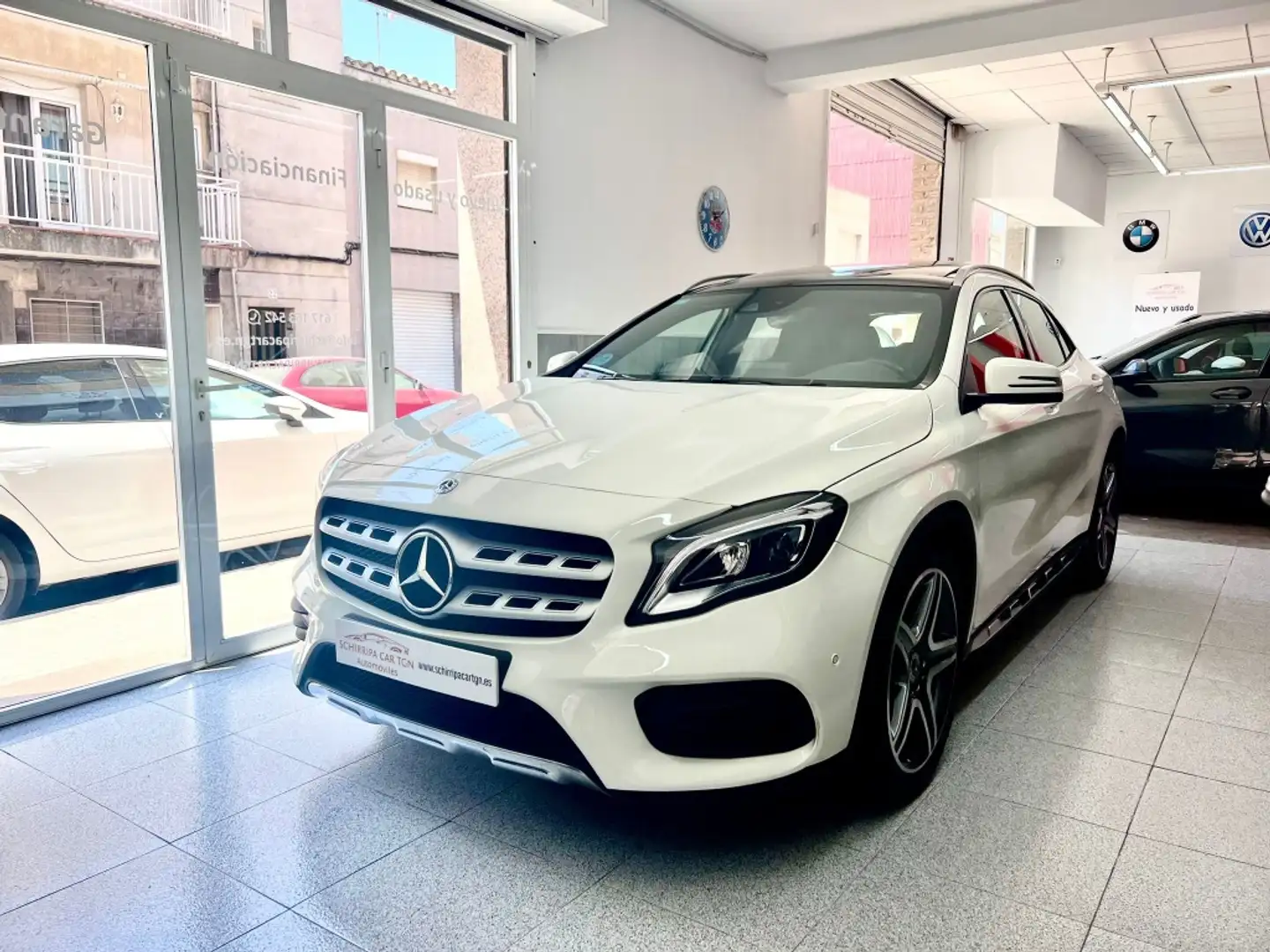 Mercedes-Benz GLA 200 200d AMG Line 7G-DCT Wit - 1