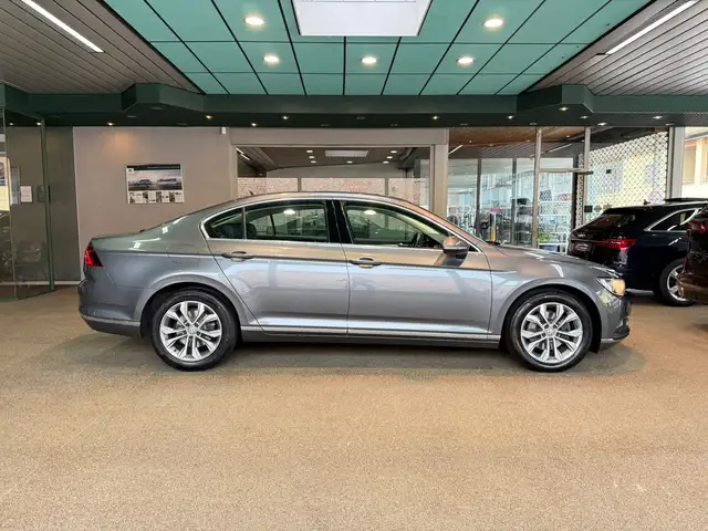 Volkswagen Passat view 7