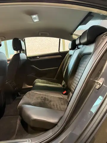 Volkswagen Passat view 13