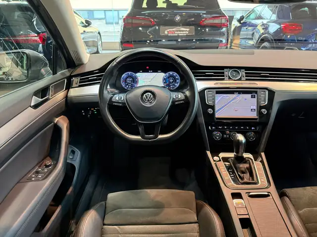 Volkswagen Passat view 10