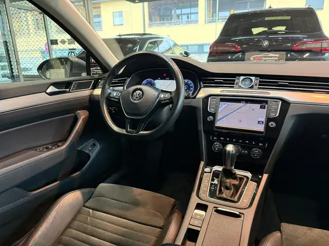 Volkswagen Passat view 12