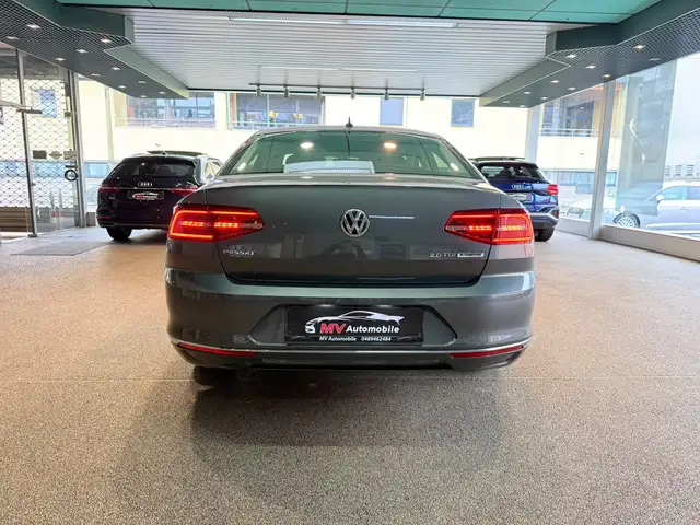Volkswagen Passat view 5