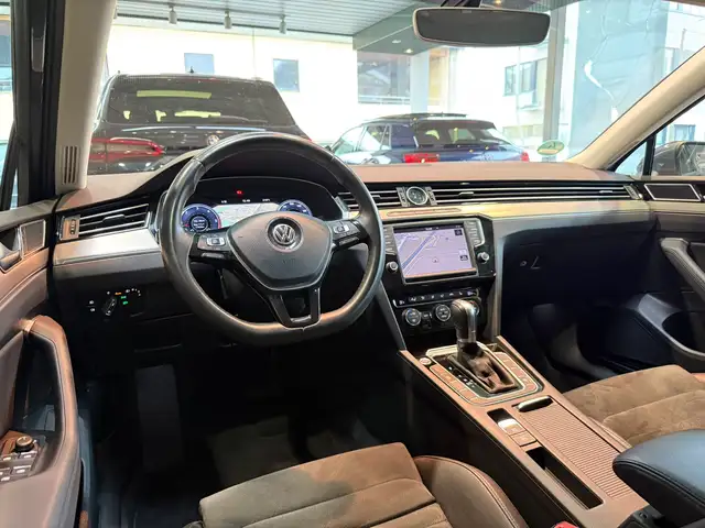 Volkswagen Passat view 9