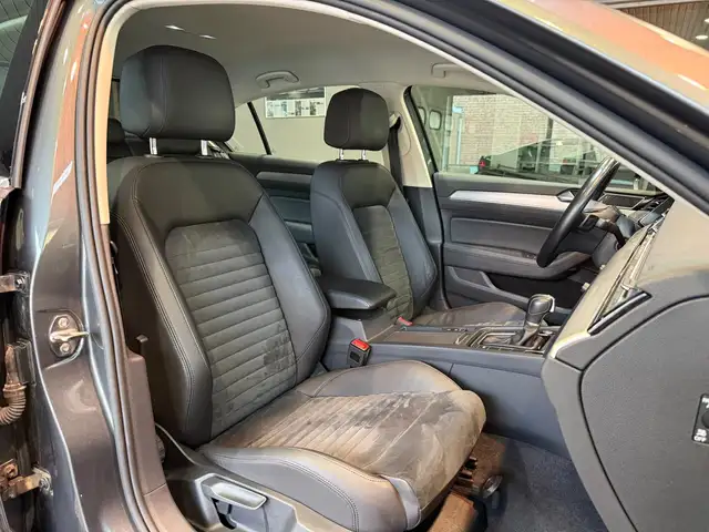 Volkswagen Passat view 14