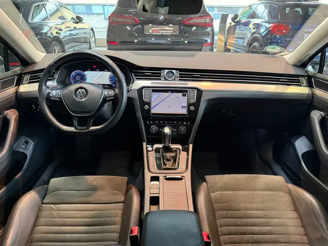 Volkswagen Passat view 11