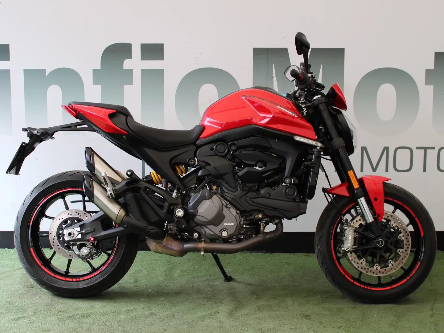 Ducati Monster 937 - 1