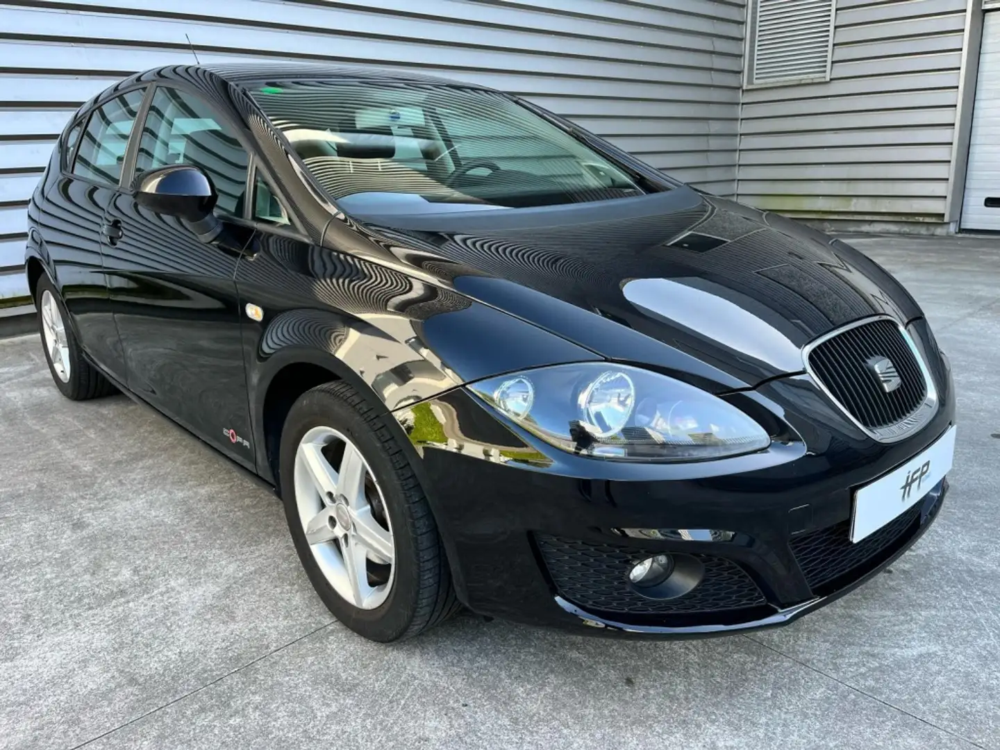 SEAT Leon 1.6TDI CR Reference Copa 90 Negro - 1