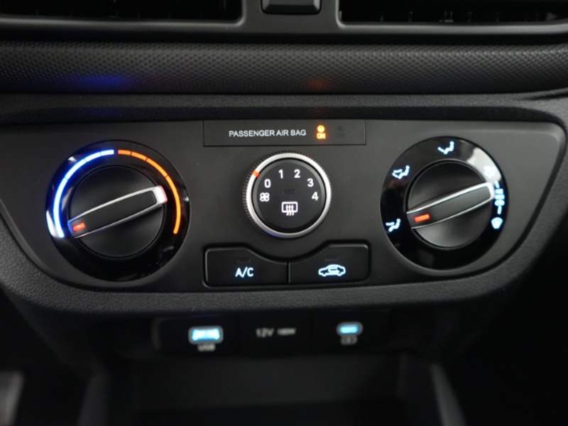 Hyundai i10 FACELIFT TREND AUTOMATIK+NAVI+RÜCKFAHRKAMERA+SITZ- — photo 12