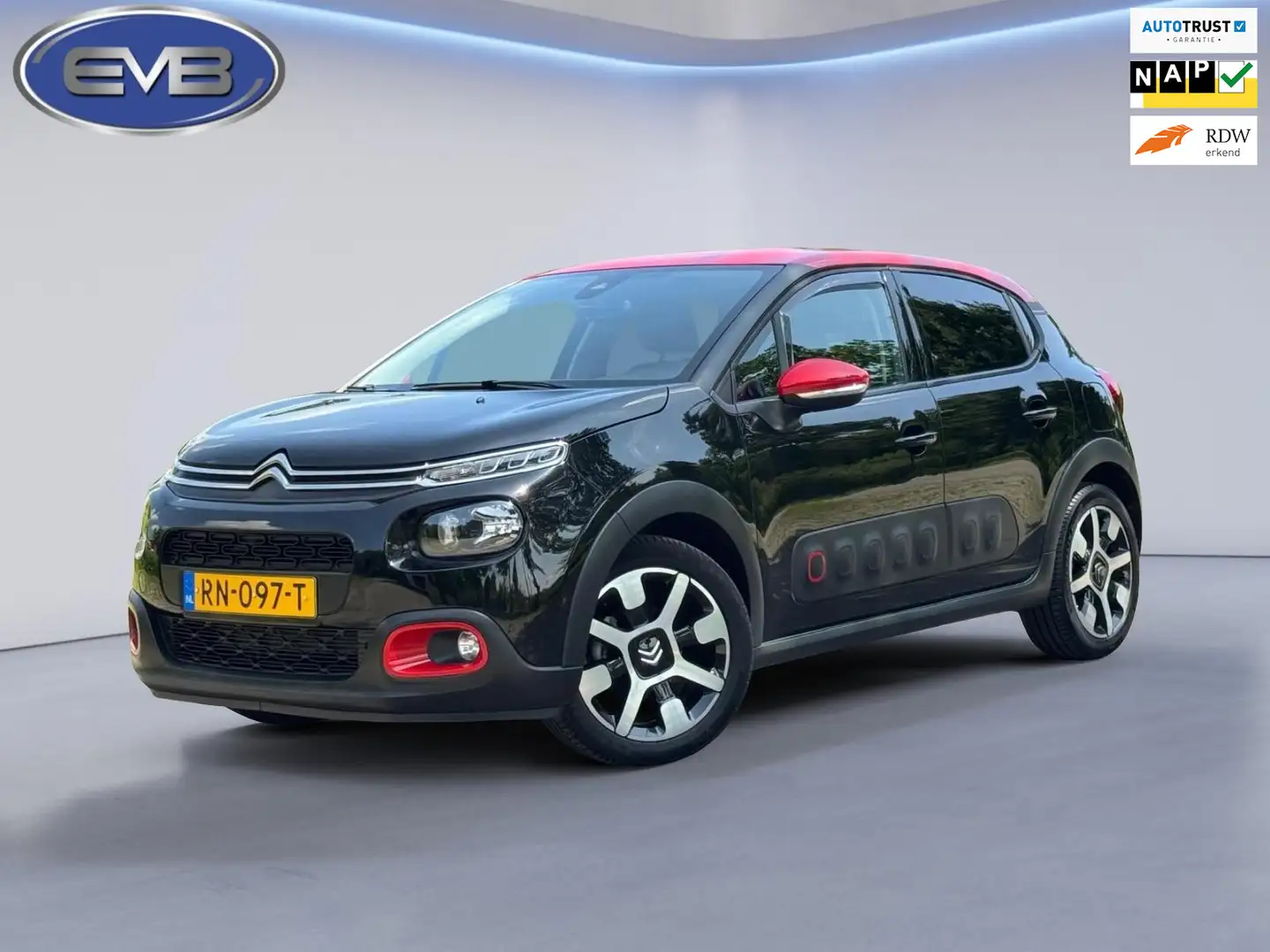 Citroen C3 1.2 PureTech 110 pk S&S Shine, vele opties, achter Zwart - 1