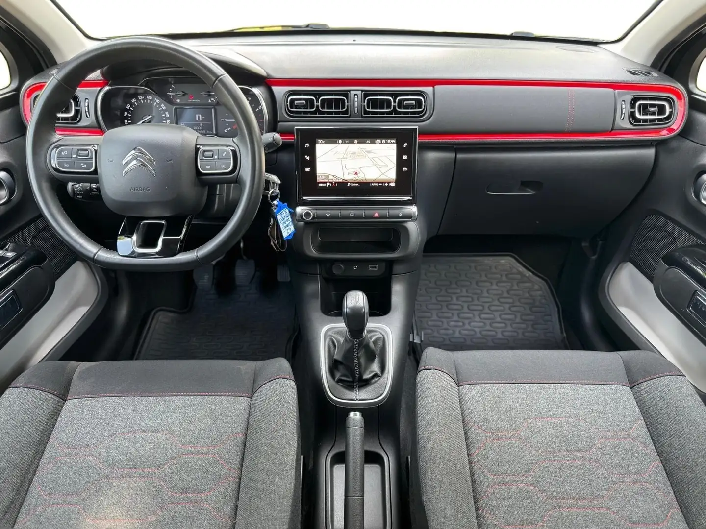 Citroen C3 1.2 PureTech 110 pk S&S Shine, vele opties, achter Zwart - 2