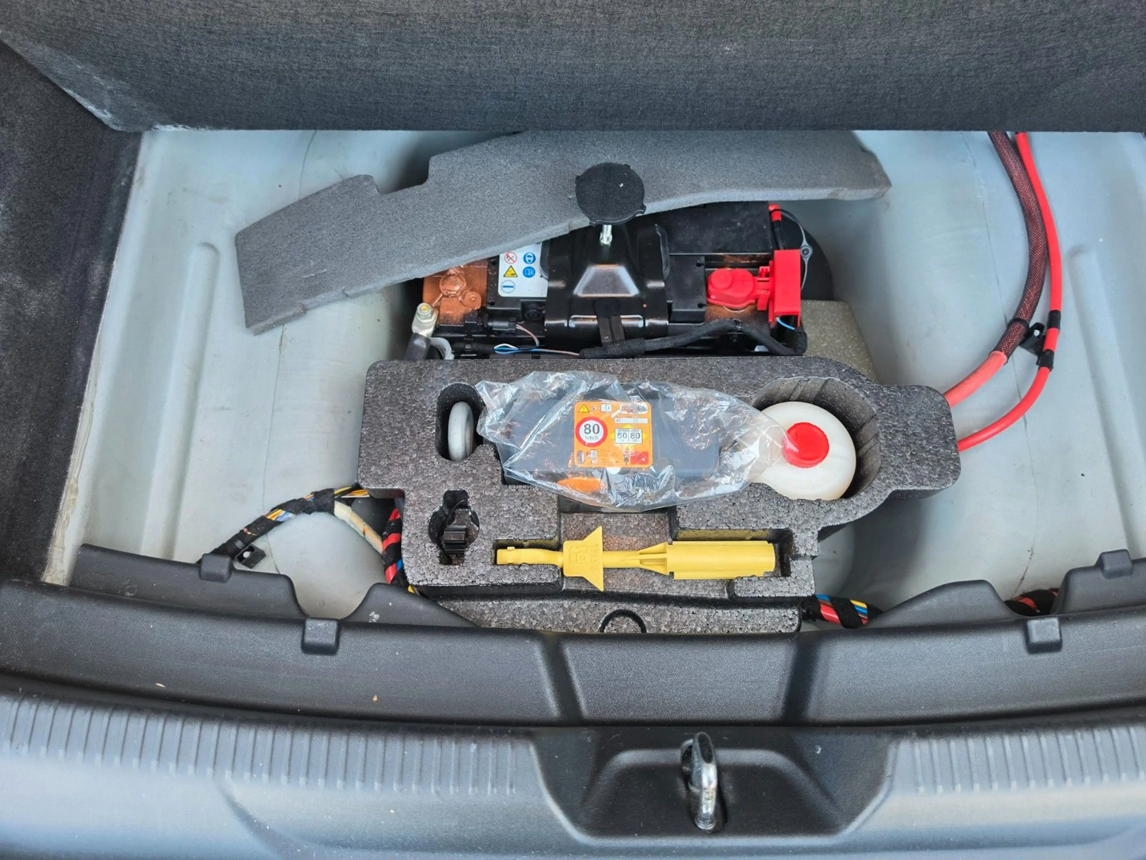 Jaguar XE Pure Automatik Navi Tempomat — photo 30