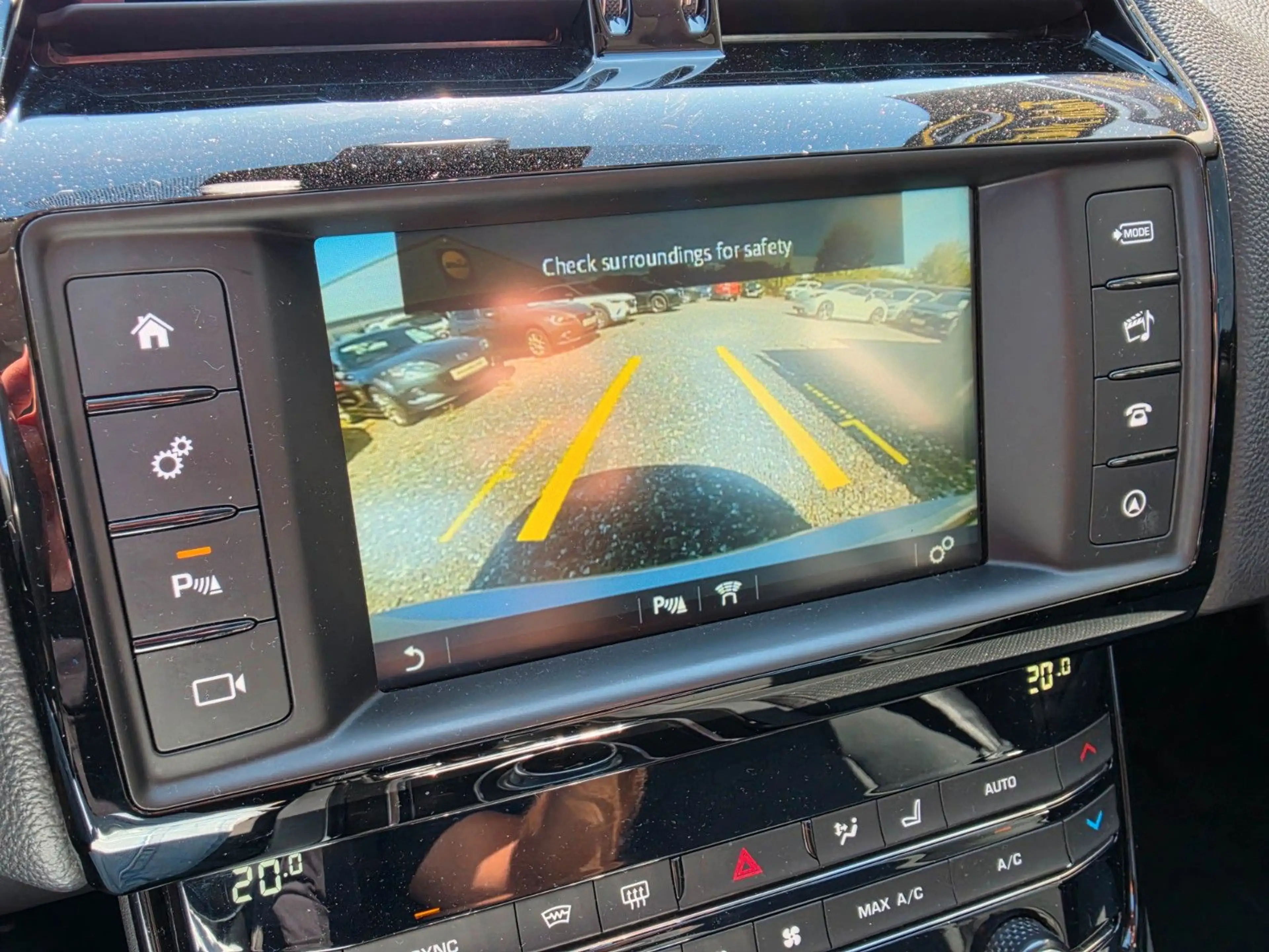 Jaguar XE Pure Automatik Navi Tempomat — photo 23
