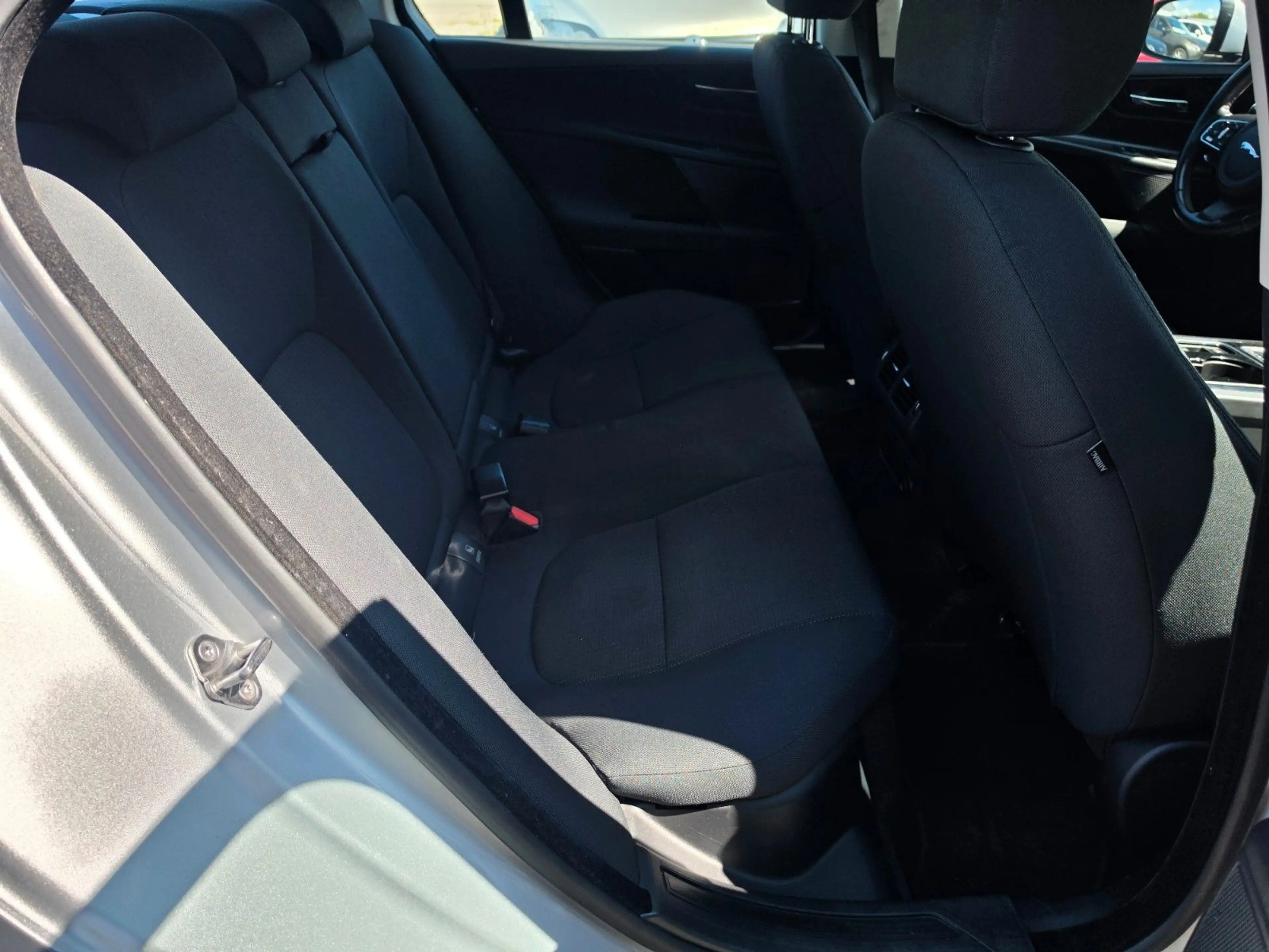 Jaguar XE Pure Automatik Navi Tempomat — photo 12