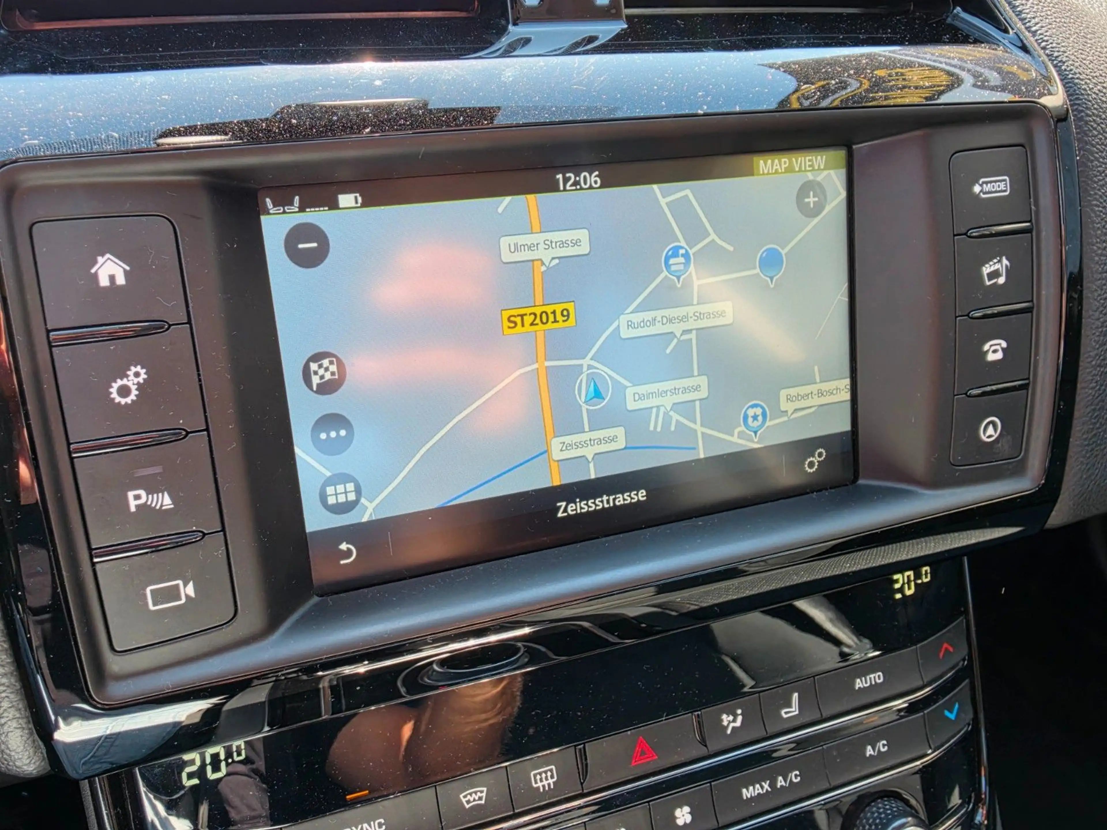 Jaguar XE Pure Automatik Navi Tempomat — photo 22