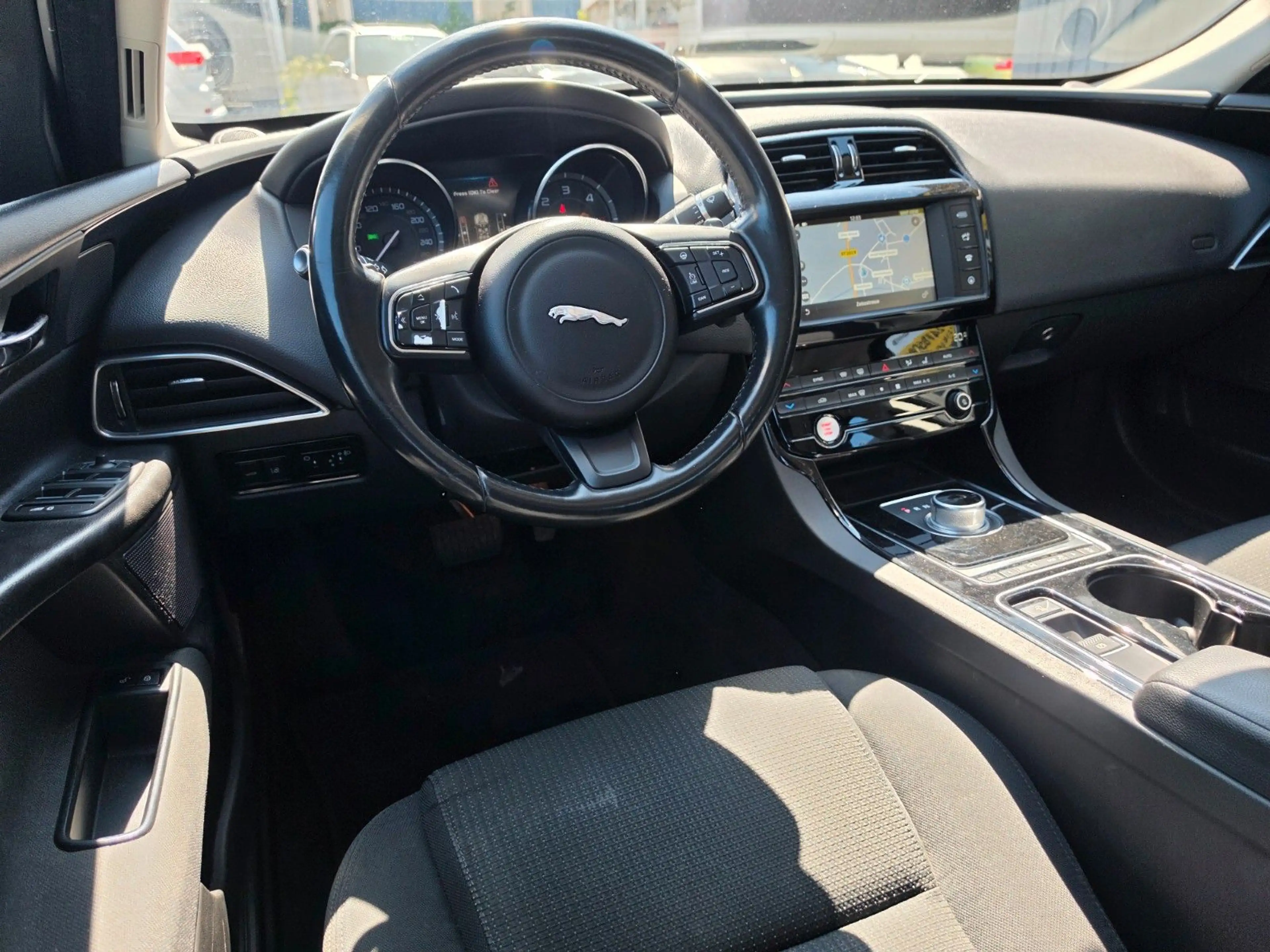 Jaguar XE Pure Automatik Navi Tempomat — photo 17