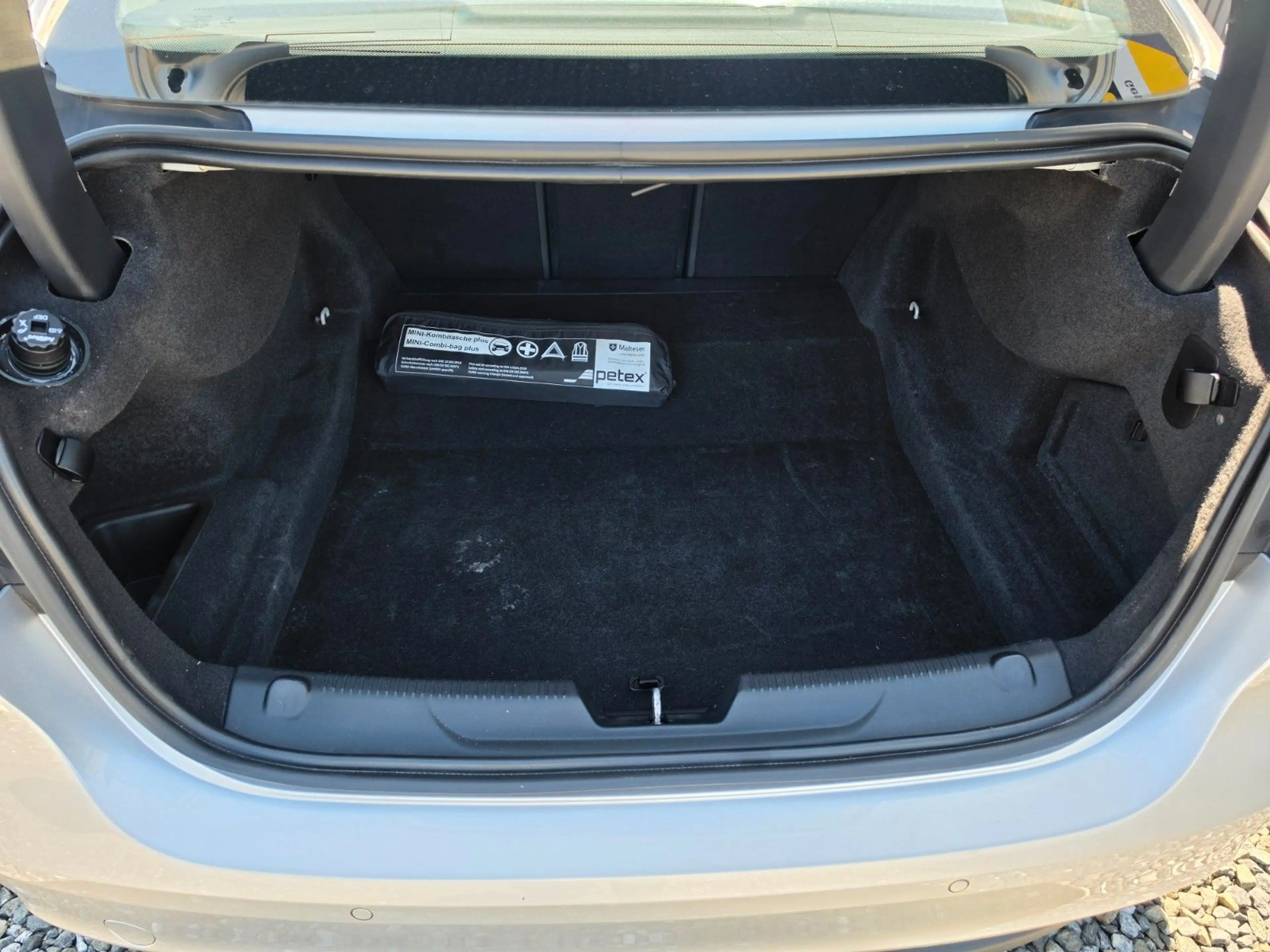 Jaguar XE Pure Automatik Navi Tempomat — photo 29