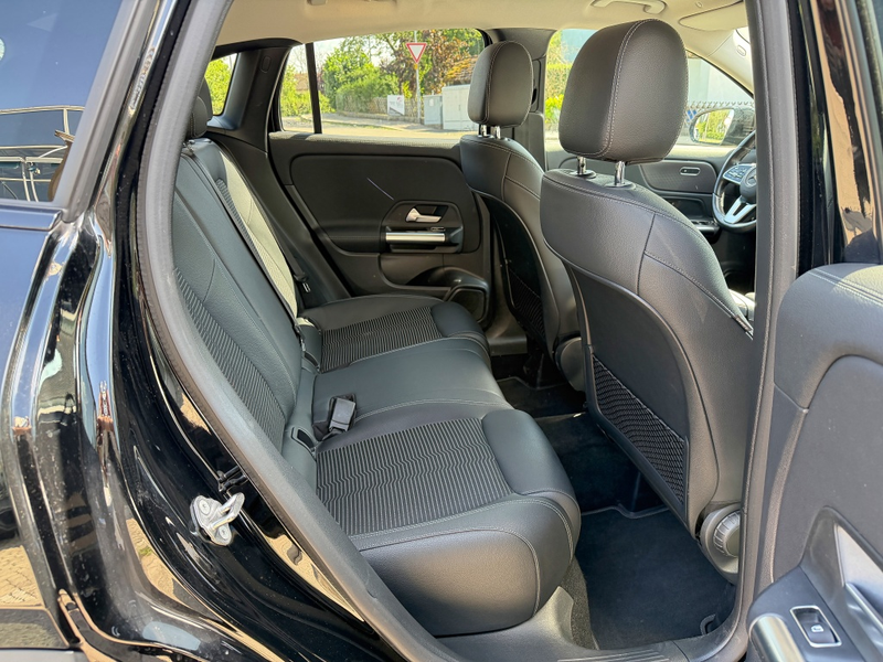 Mercedes-Benz GLA 200 d Progressive NightP AHK LenkH Kamera — photo 13
