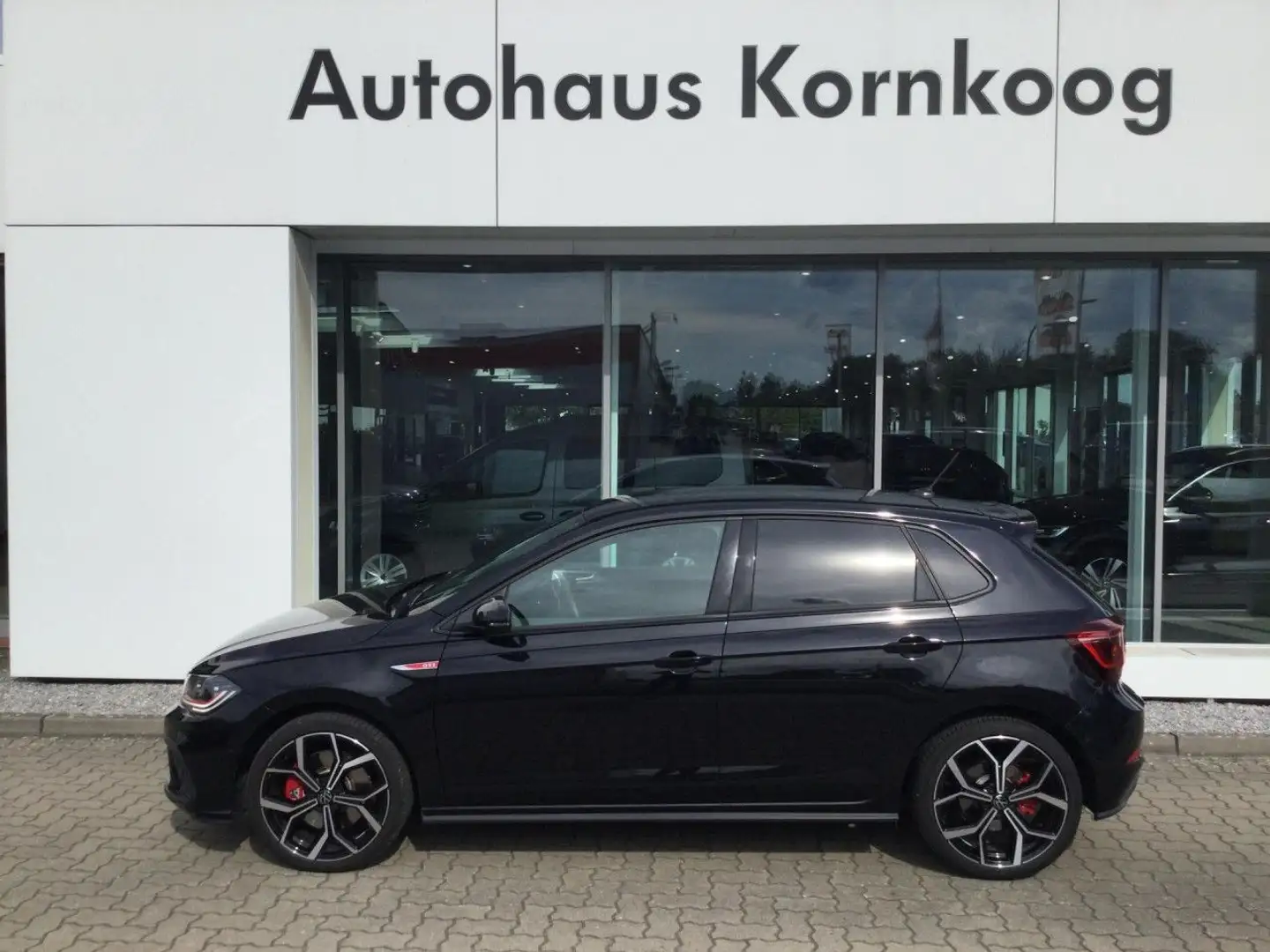 Volkswagen Polo GTI Polo 2.0 GTI TSI DSG IQ.Light Bluetooth LED Klima Zwart - 1