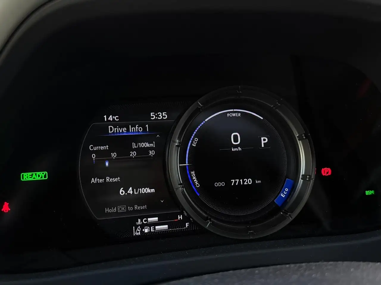 Lexus UX снимка Lexus UX