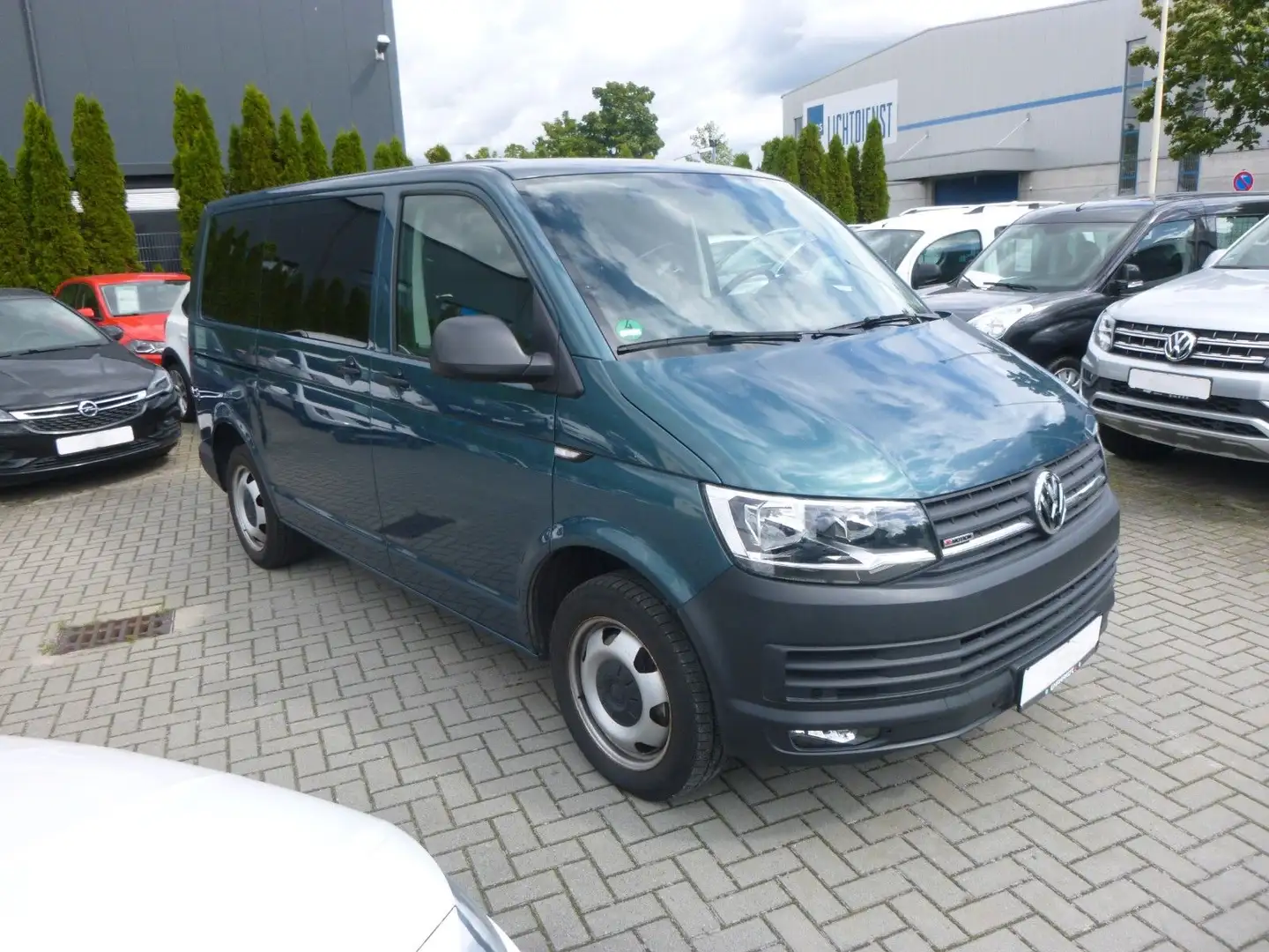 Volkswagen T6 Transporter Kasten-Kombi 4Motion, Automatik Grün - 2