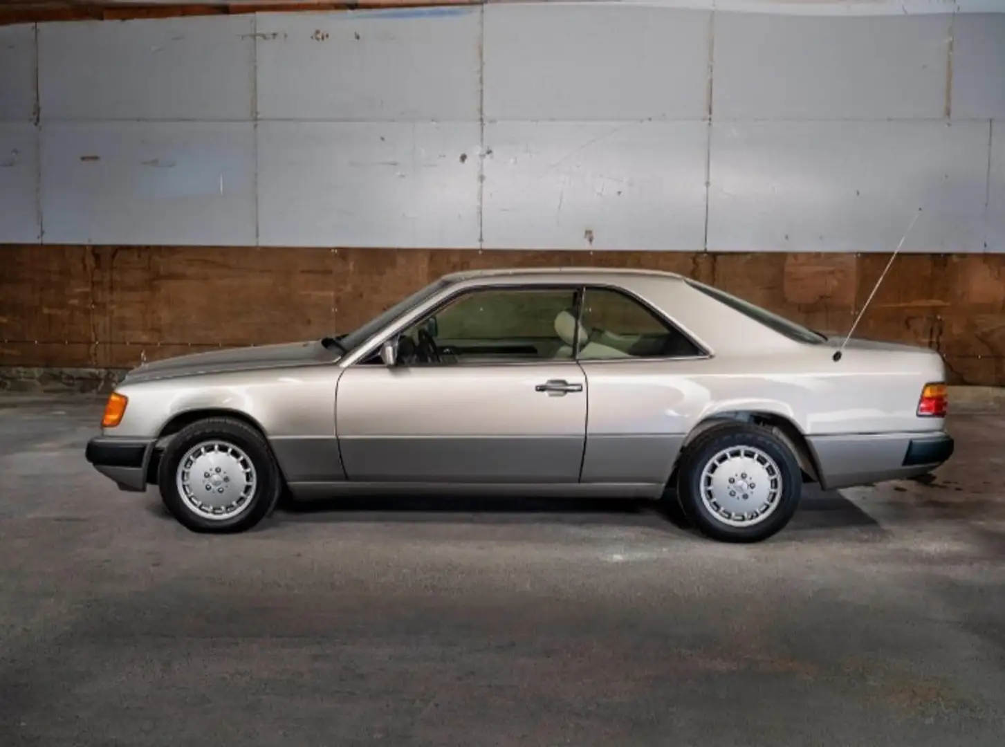 Mercedes-Benz CE 300 W124 Coupe Argent - 2