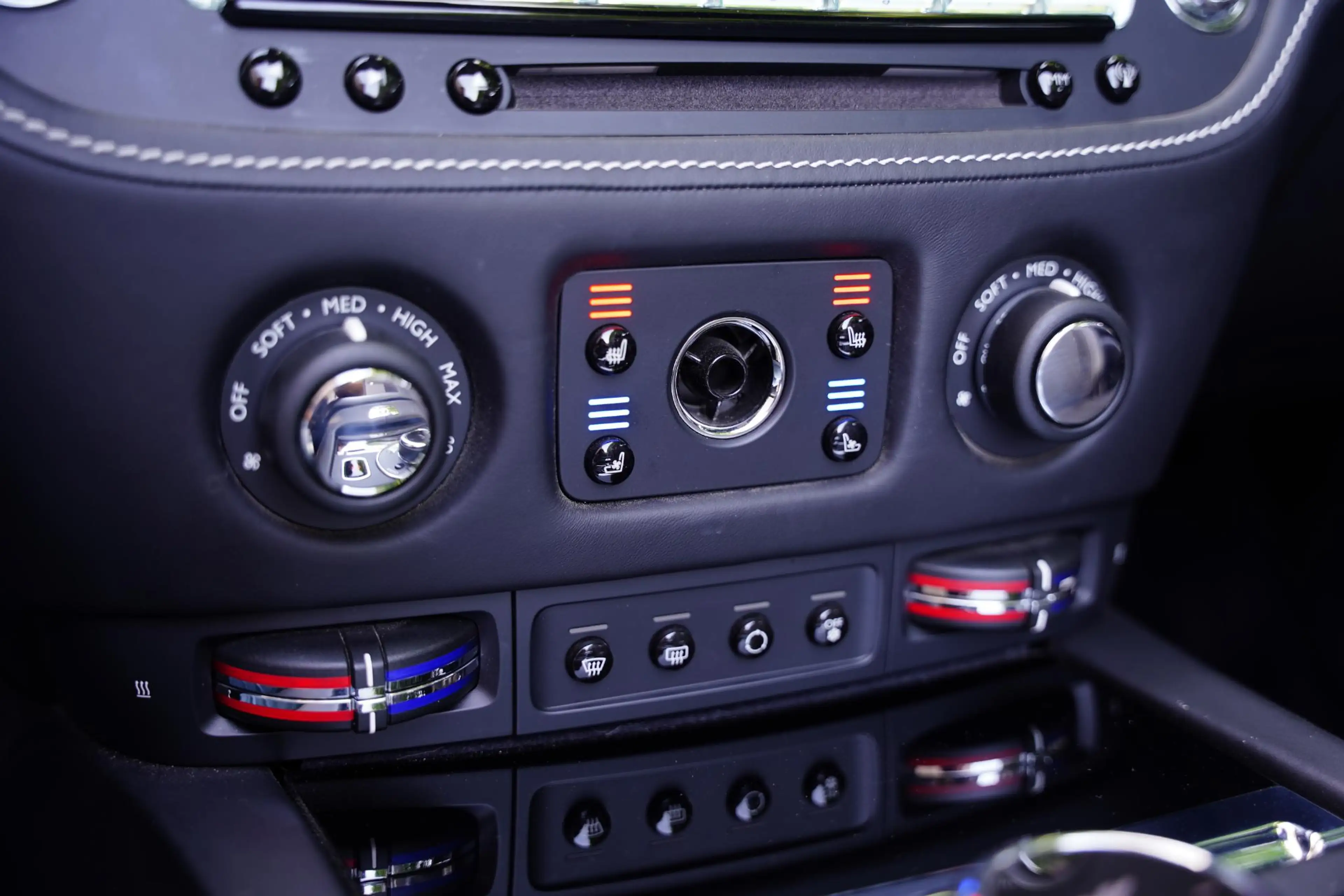 Rolls-Royce Dawn 6.6 V12 New Service Rolls Royce Cologne — photo 18