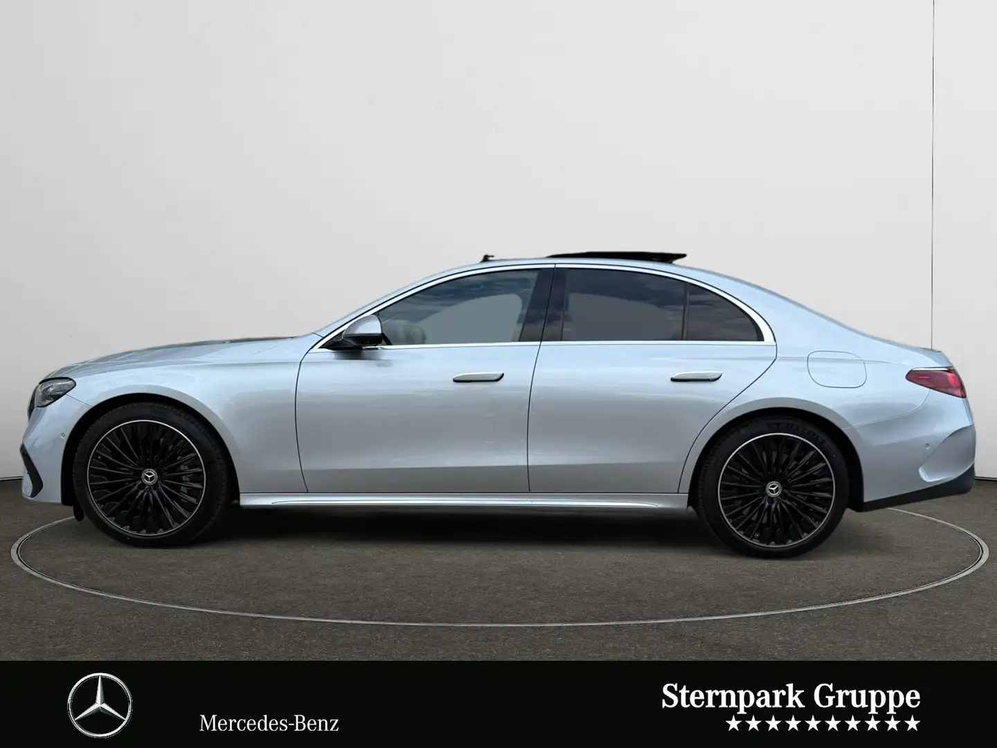 Mercedes-Benz E 400 E 400 e 4M AMG Distronic+HYPER+Pano+AIRMATIC+HuD Stříbrná - 2