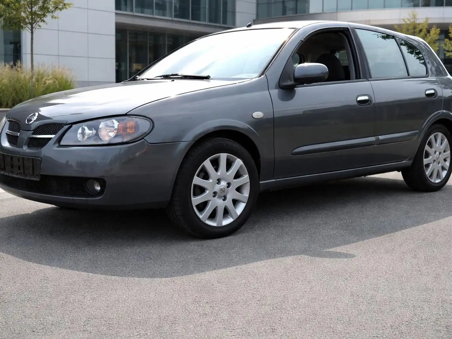 Nissan Almera 1.5.98PS.Klimaautomatik.EFH.ZV.Winterreifen. Gris - 2