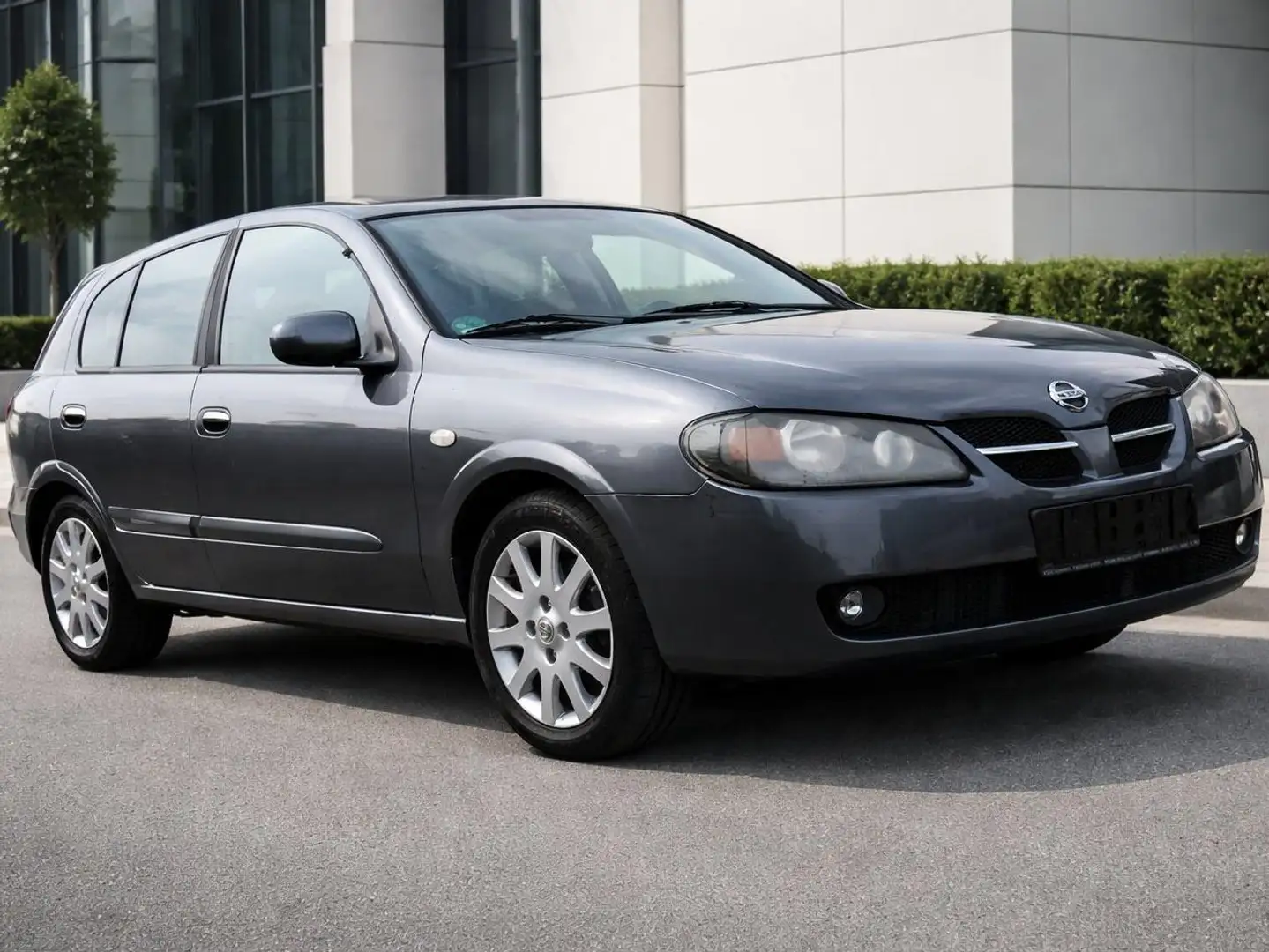 Nissan Almera 1.5.98PS.Klimaautomatik.EFH.ZV.Winterreifen. Gris - 1