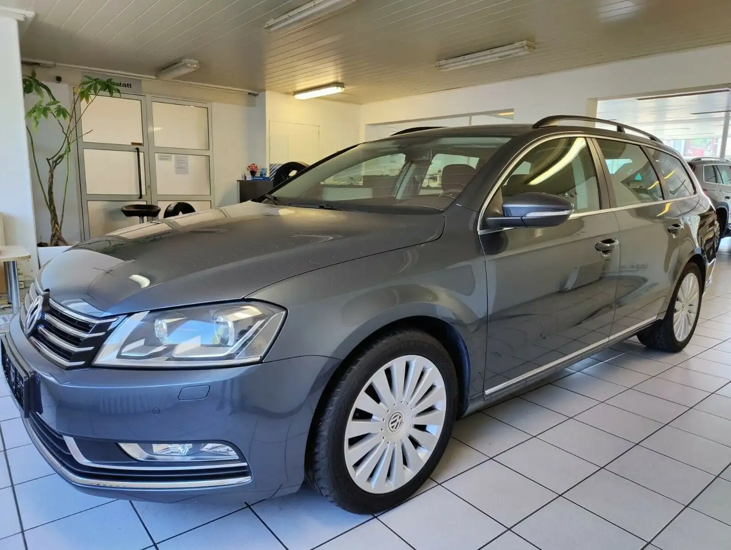 Volkswagen Passat Variant Passat Comfortline BlueMotion*NAVI*PDC*BI-Xenon Grau - 1