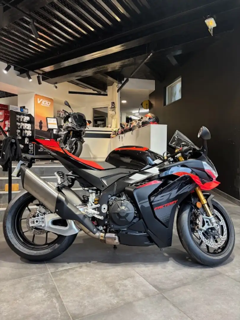 Aprilia RSV4 Noir - 1
