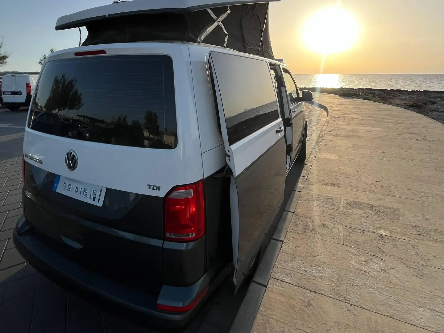 Volkswagen T6 Transporter 2.0 TDI 150 CV (110 kW) Gris - 2