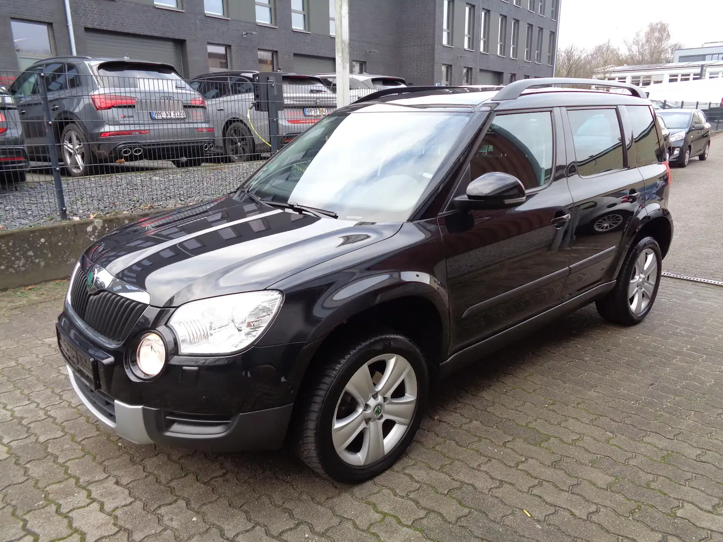 Skoda Yeti 1.2 TSI Elegance, DSG, PDC, 1.Hand Schwarz - 1