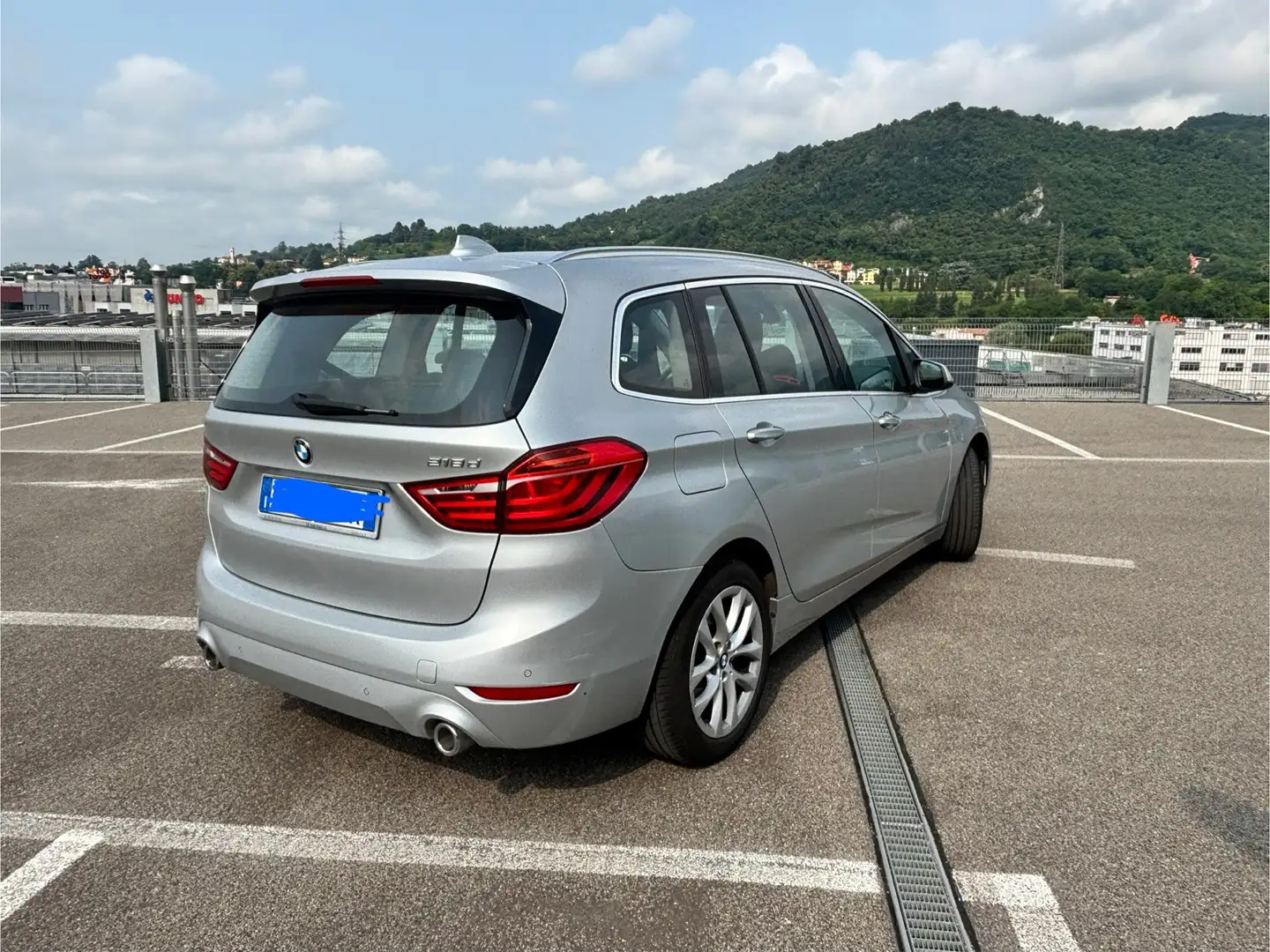 BMW 218 218d Gran Tourer 7p.ti auto Argento - 2