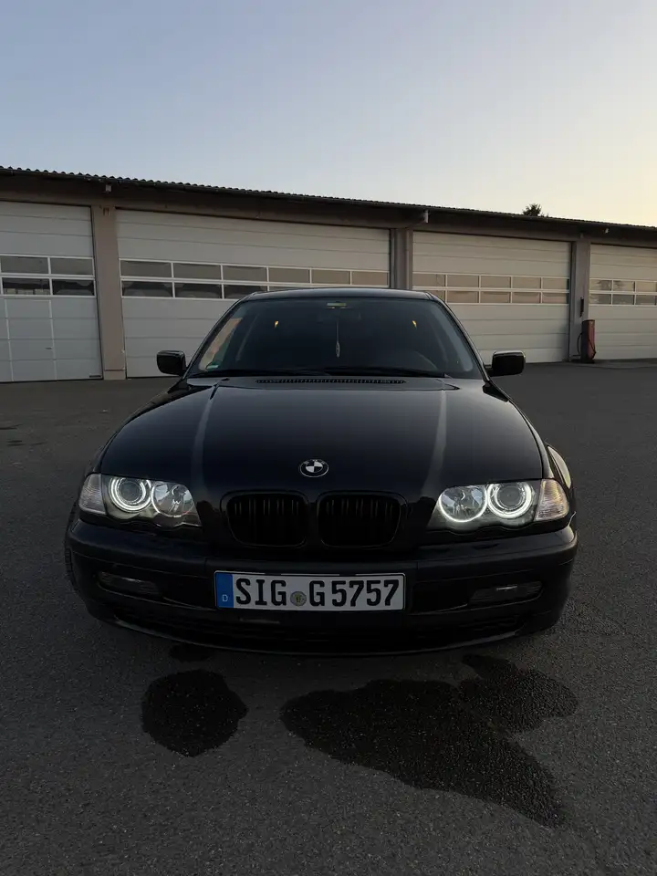 BMW 318i, foto 1