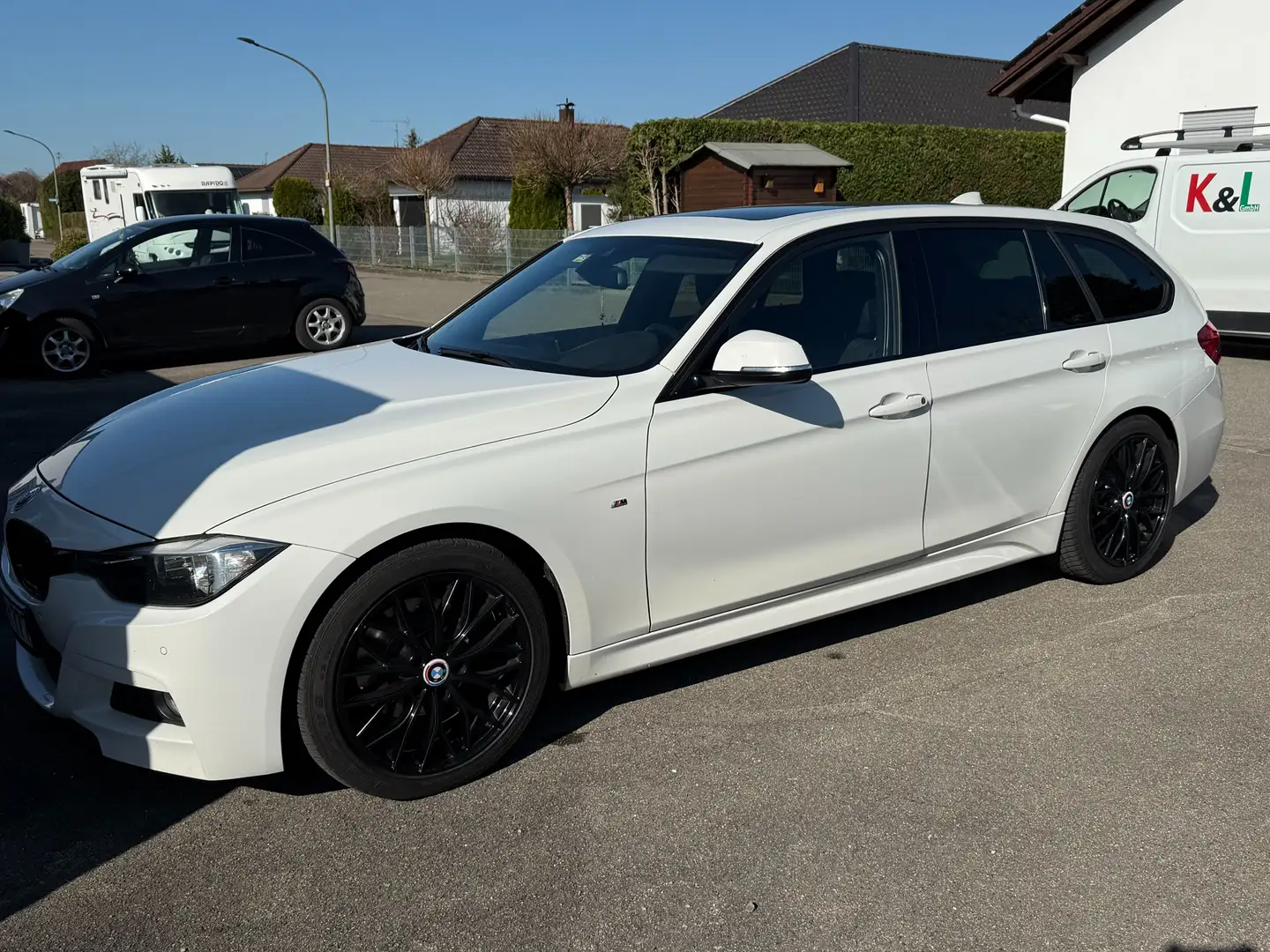 BMW 320 320d Touring Aut. Sport Line Alb - 1